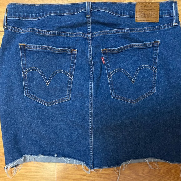 Levi’s Jean Skirt - Picture 2 of 3